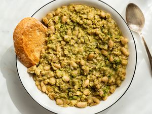 bowl of creamy pesto beans