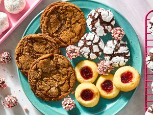 The (Totally Easy) Holiday Baking Issue