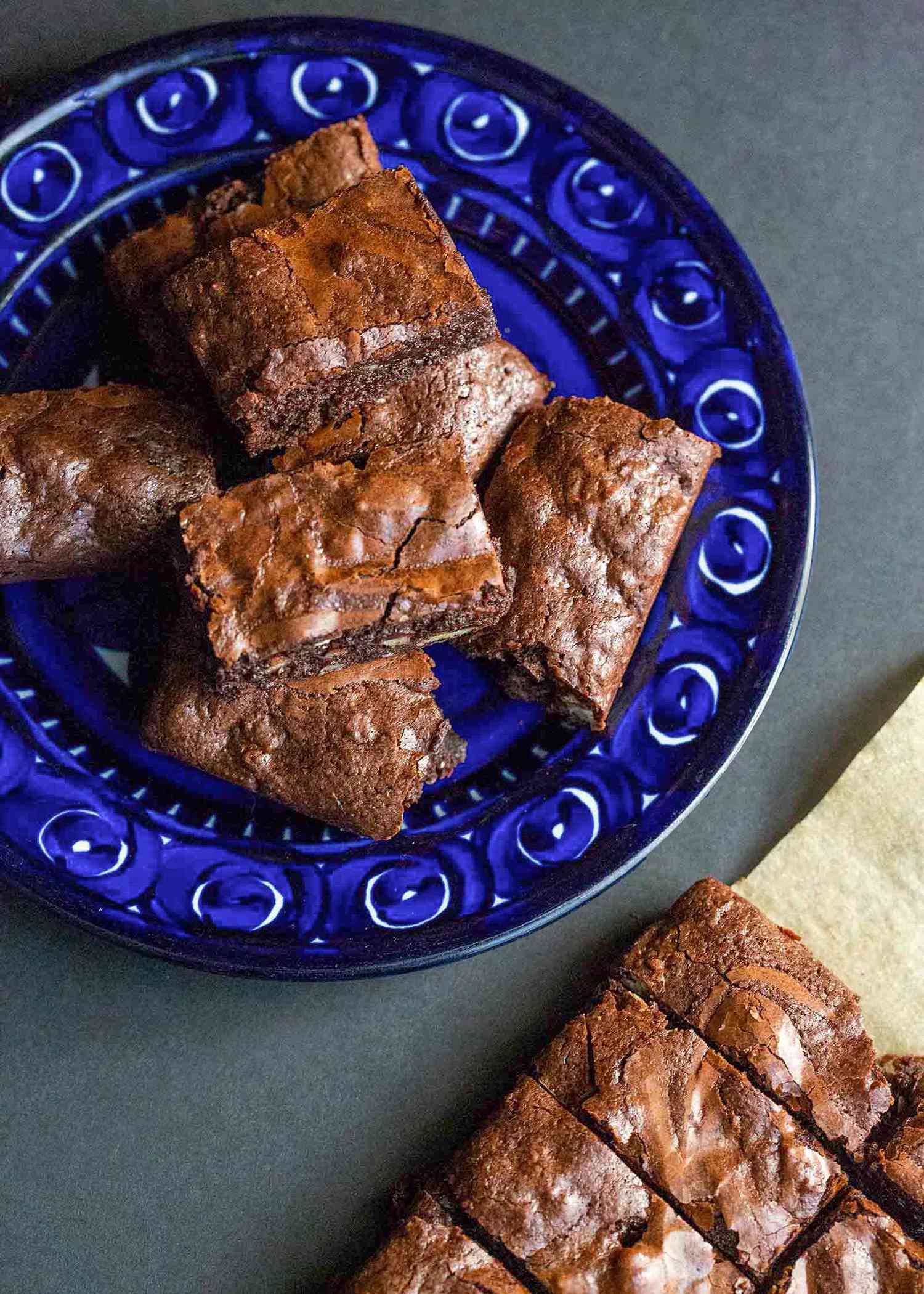 A plate of brownies.