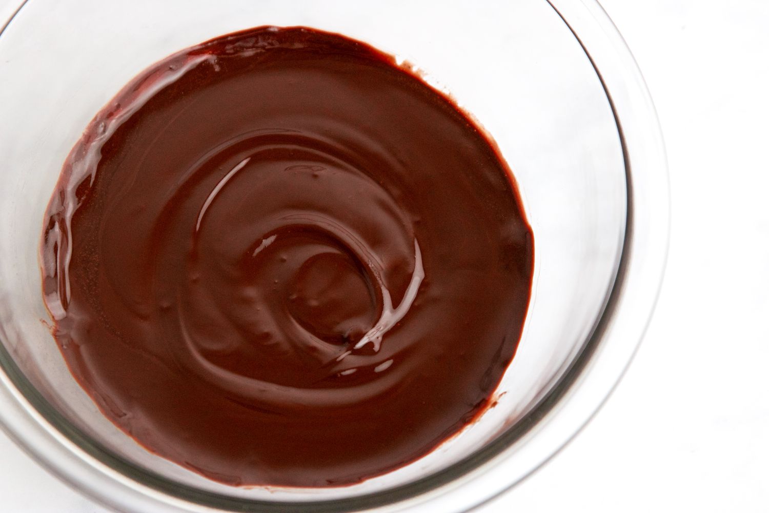 Bowl of melted chocolate.