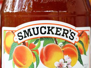 close-up of smuckers logo on jam jar