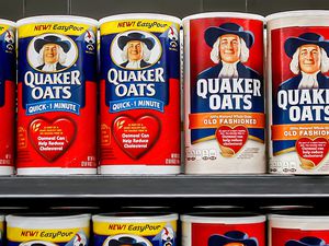 Quaker Oats on a store shelf