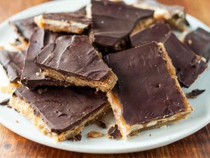 A plate of broken up Christmas Cracker Candy