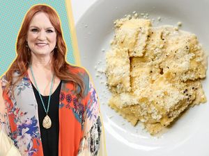 Ree Drummond next to a plate of cacio e pepe pasta