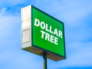 dollar tree sign 