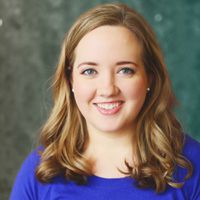 Headshot: Kimberly Holland