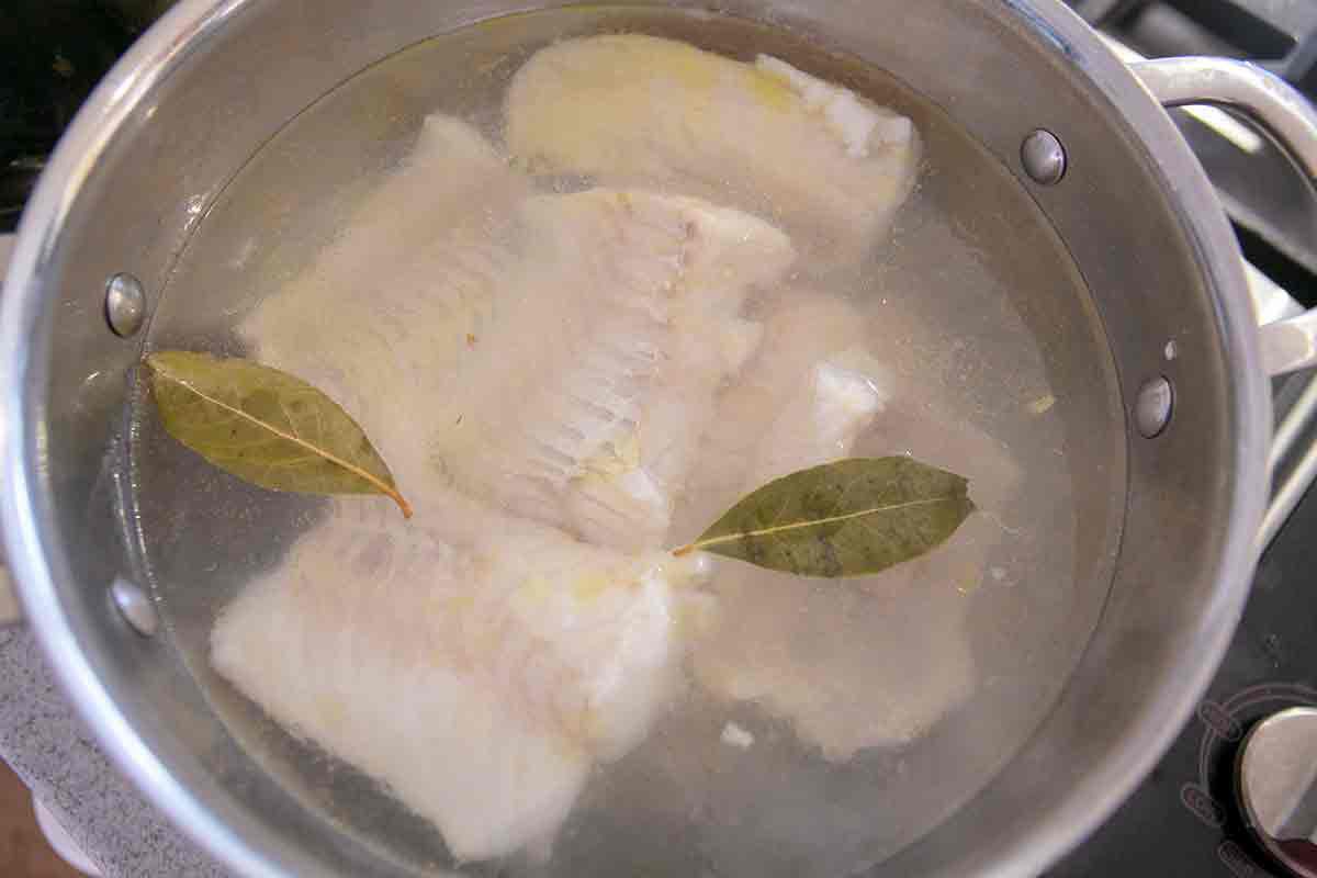 simmer cod in court bouillon