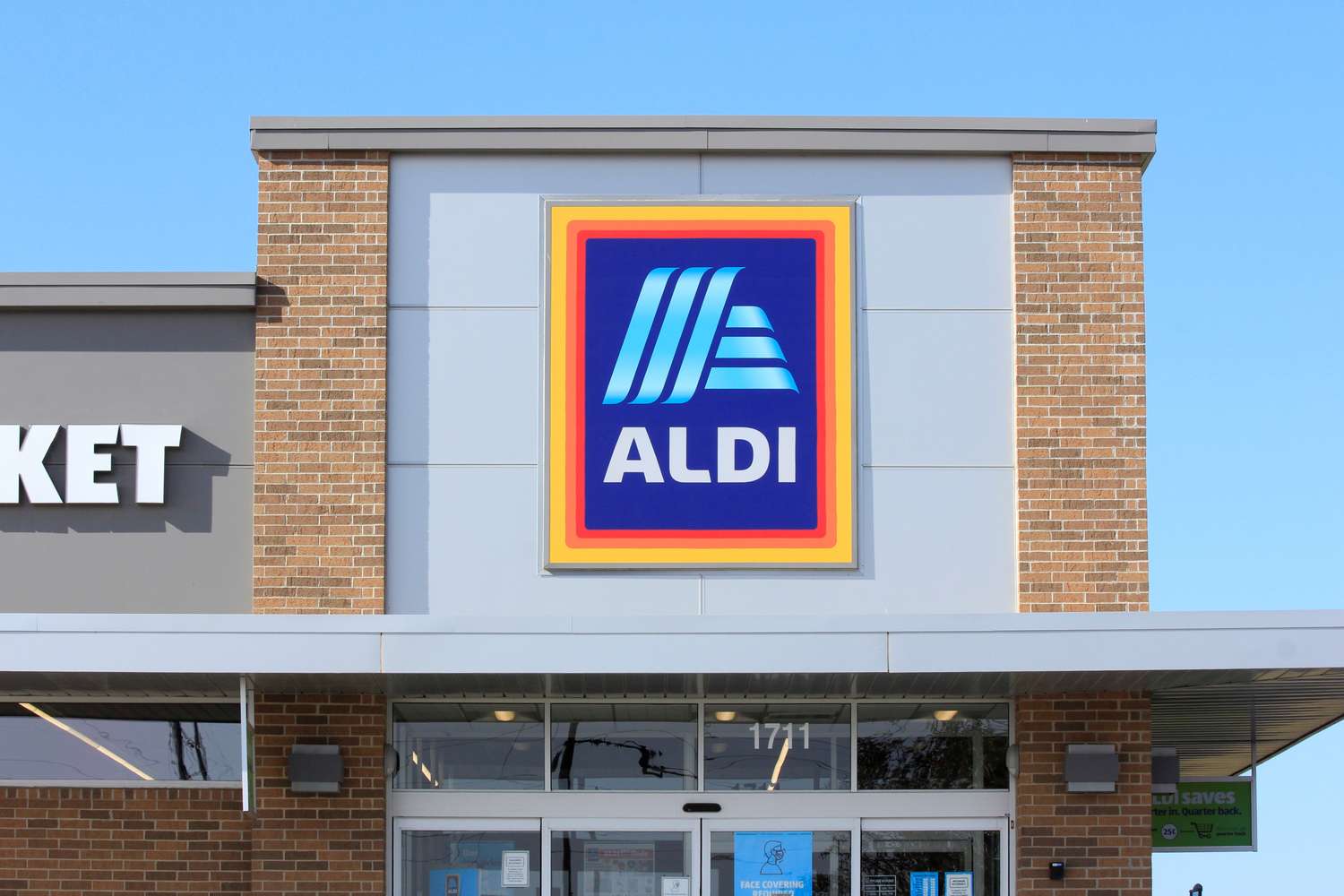 The storefront of an Aldi grocery store with its logo prominently displayed