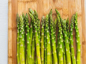 asparagus on a wood cutting board