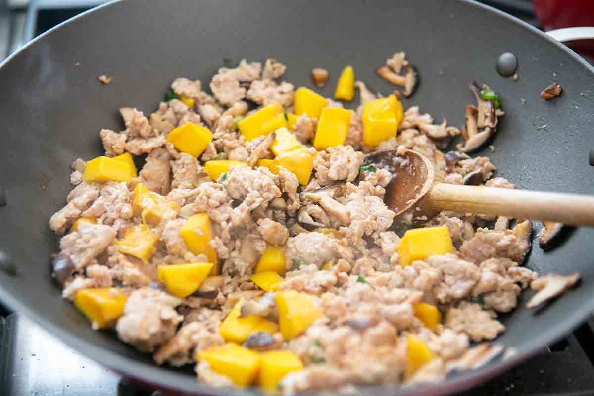 make mango chicken filling for lettuce wraps