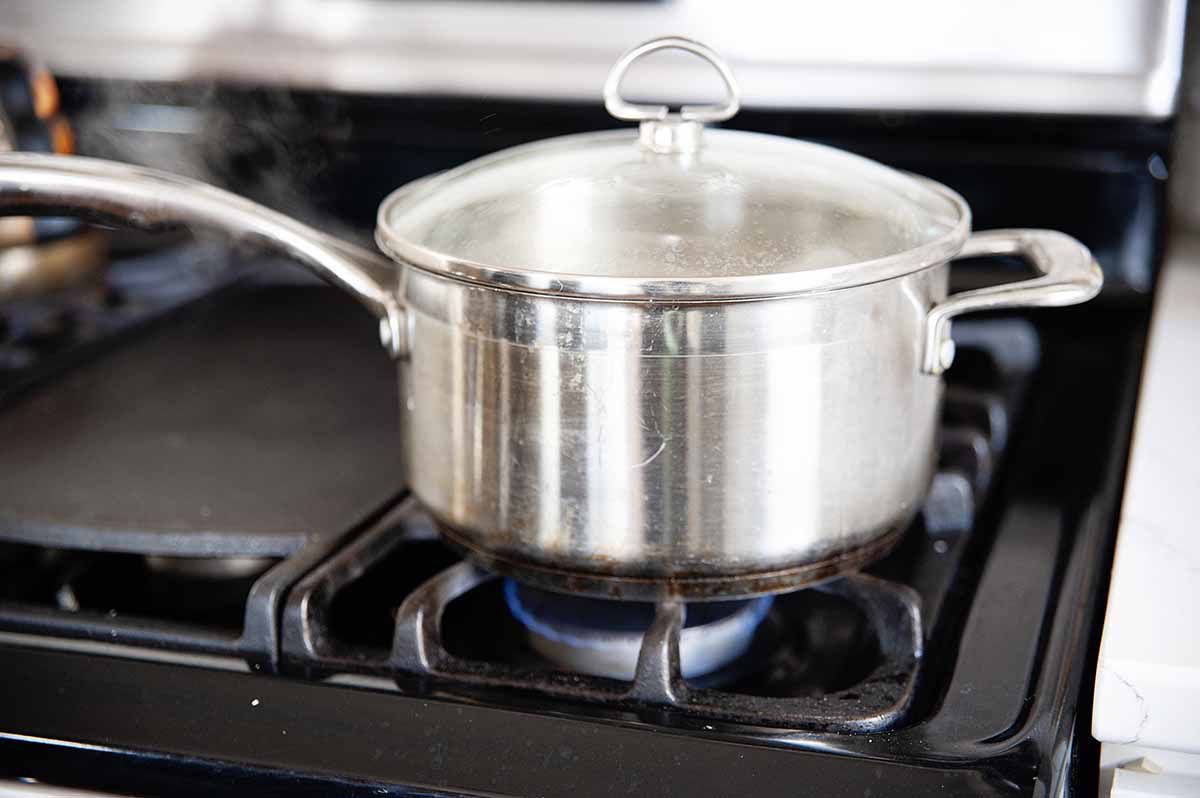 Side view of pot showing how to cook white rice.