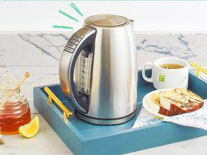 Cuisinart electric kettle in a blue tray