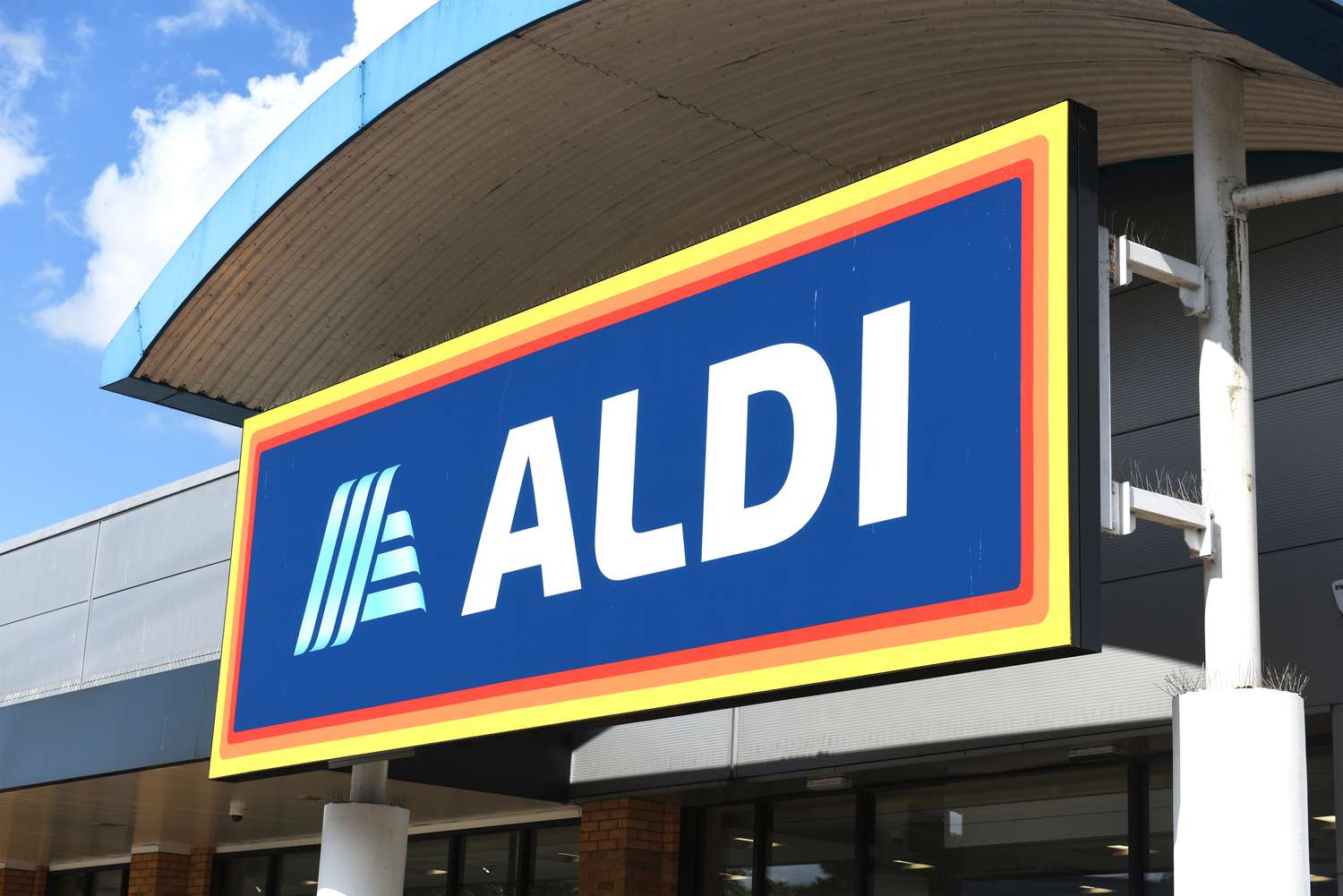 Aldi storefront and sign