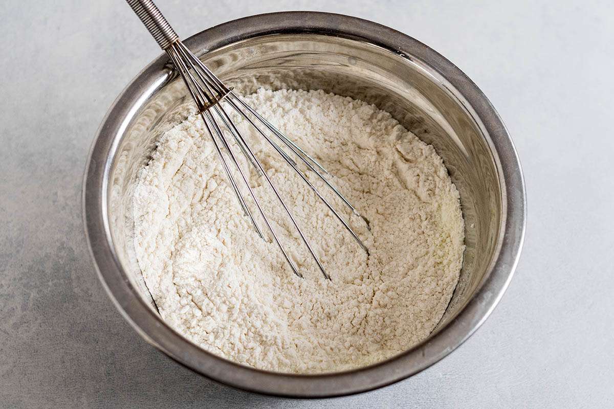 How to make chocolate chip cookies by mixing the dry ingredients in a metal bowl.