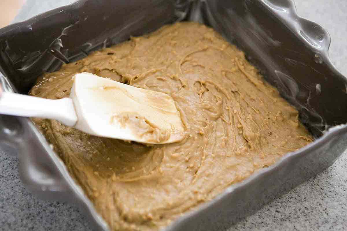 spread batter for almond blondies