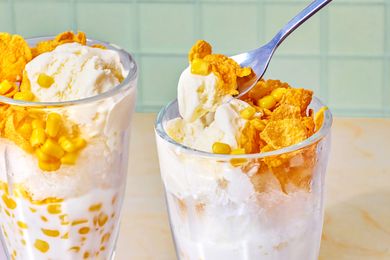 Maiz Con Hielo (Iced Corn with Milk), close up with spoon