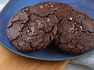 Chocolate cookies with a sprinkle of salt on a blue plate