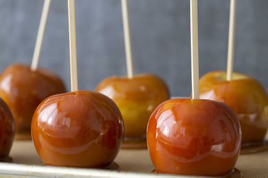 How to Make Caramel Apples caramel apples finished product