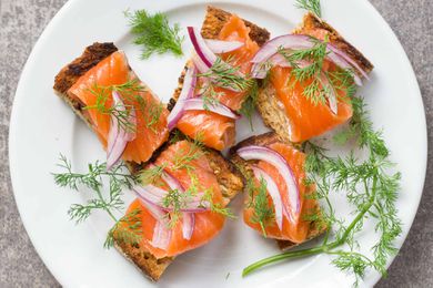 How to Make Salmon Gravlax