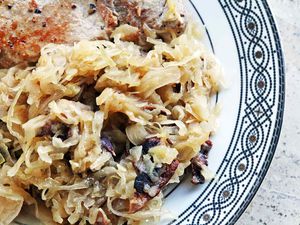 Sauerkraut with Bacon and Apples