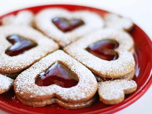 Valentine Linzer Cookies