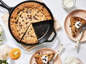 Cookie in cast iron skillet
