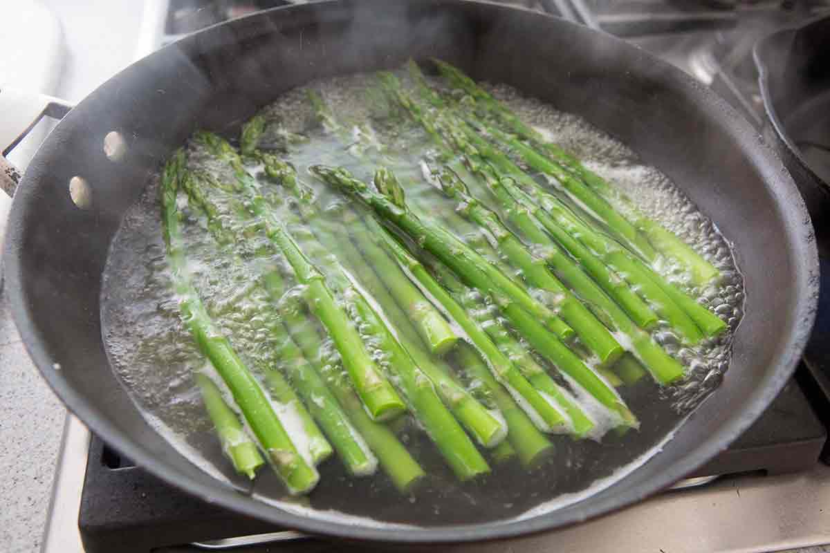boil asparagus