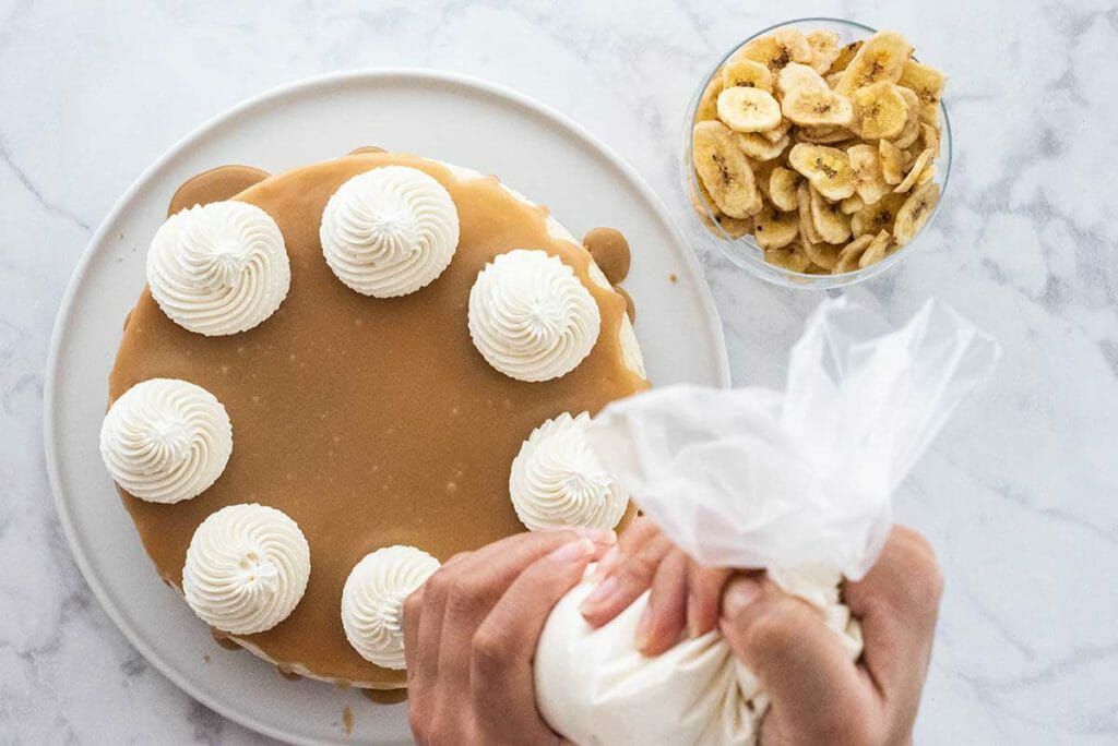 Banoffee Cheesecake piping whipped cream
